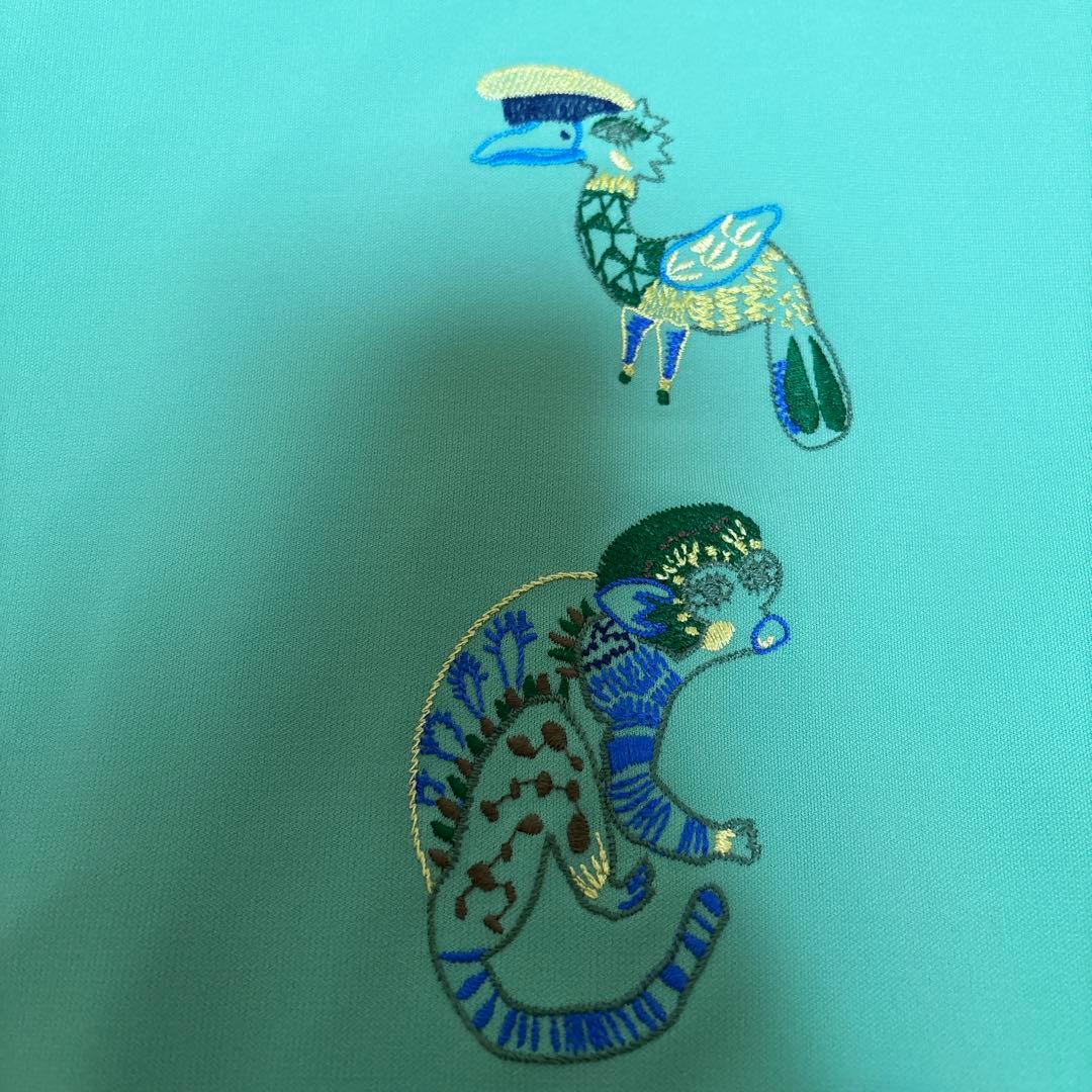 【未使用に近い】✨トクコプルミエヴォル✨グリーン地前中央刺繍裾フリルチュニック❣️