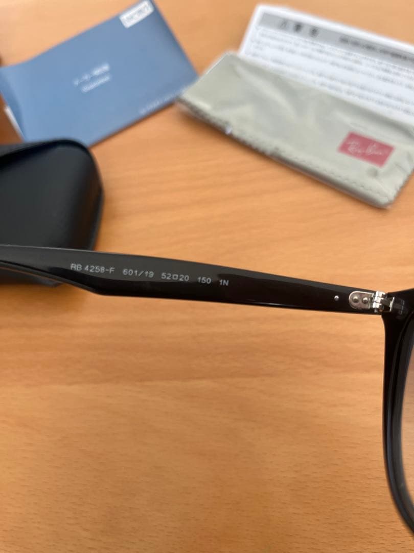 レイバンモデルコード RB4258F 601/19 52-20