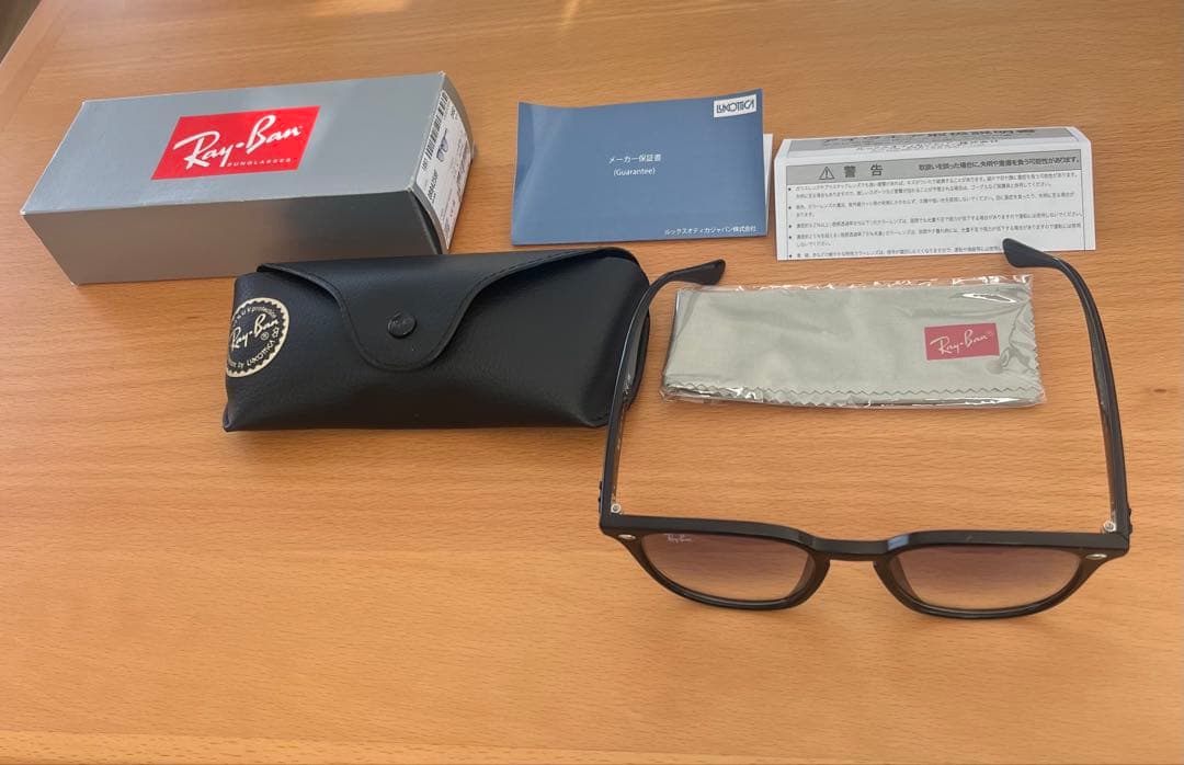 レイバンモデルコード RB4258F 601/19 52-20