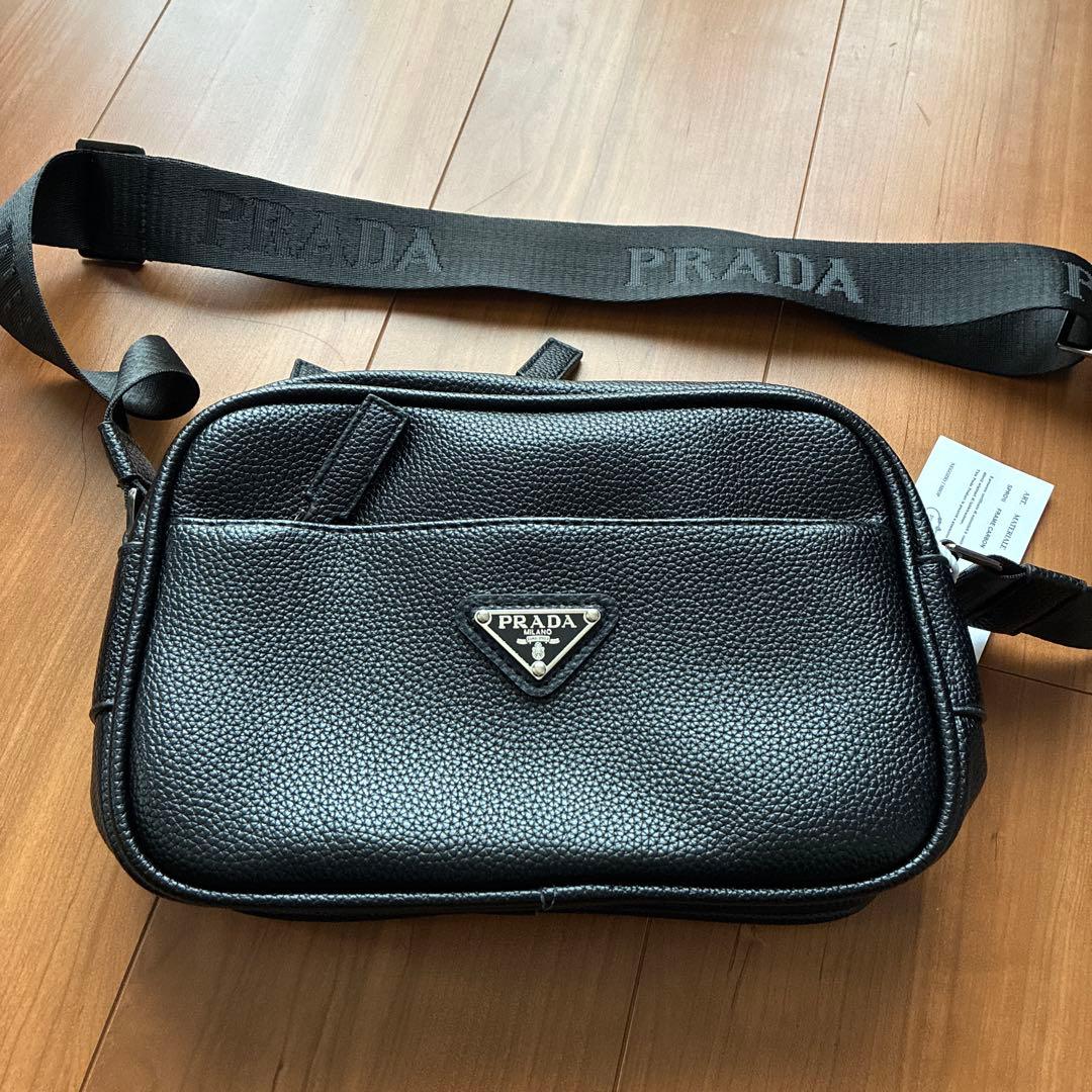 PRADAブラックレザーショルダーバッグ