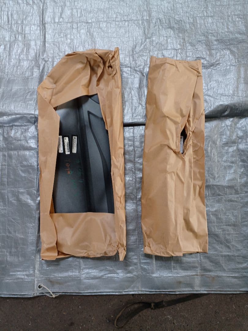 ヤリスクロモデリスタ　サイドスカート 新品未使用　運転席側プラチナホワイトパール