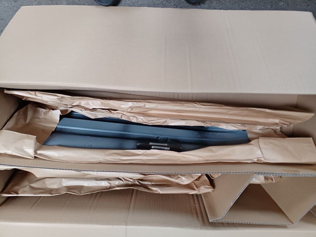 ヤリスクロモデリスタ　サイドスカート 新品未使用　運転席側プラチナホワイトパール