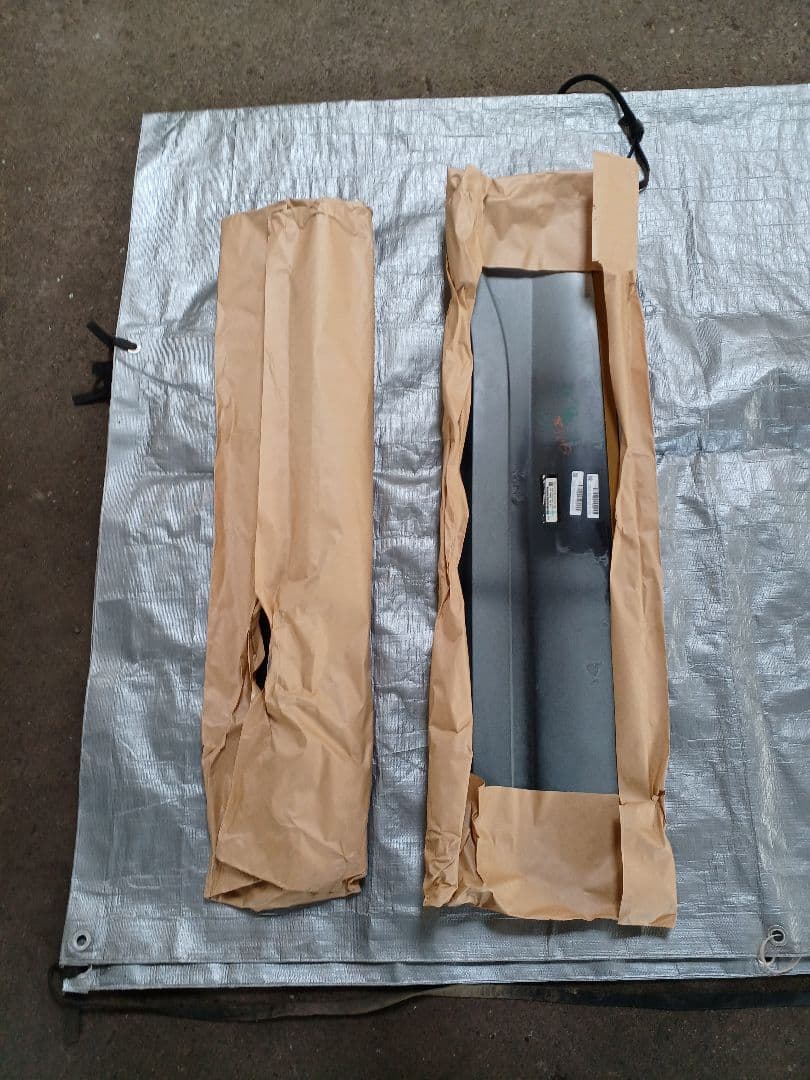 ヤリスクロモデリスタ　サイドスカート 新品未使用　運転席側プラチナホワイトパール