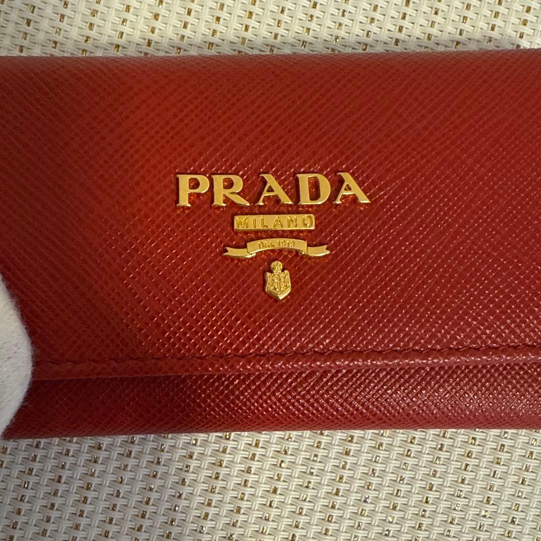 PRADA サフィアーノレザー レッドキーケース