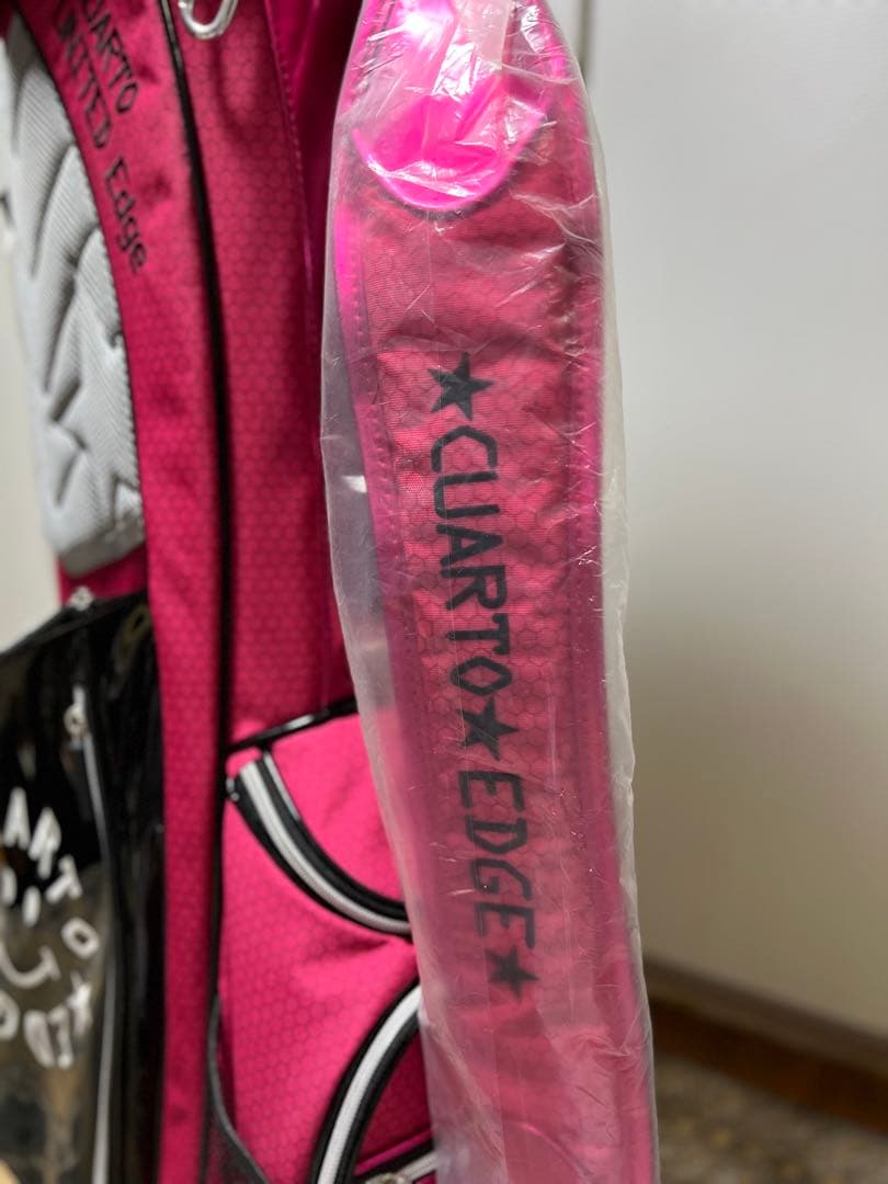 コース映え確実！大人可愛いピンク 【クアルトユナイテッドエッジ 】キャディバッグ