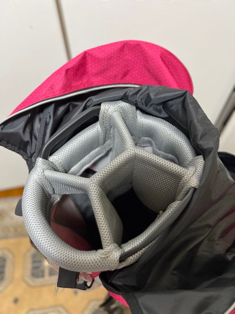 コース映え確実！大人可愛いピンク 【クアルトユナイテッドエッジ 】キャディバッグ