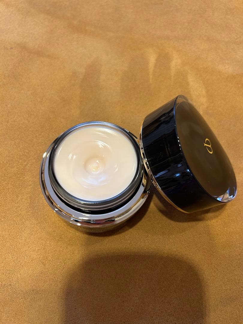 【新品未使用品】クレ・ド・ポー ボーテ シナクティフ クレームクーエデコルテn