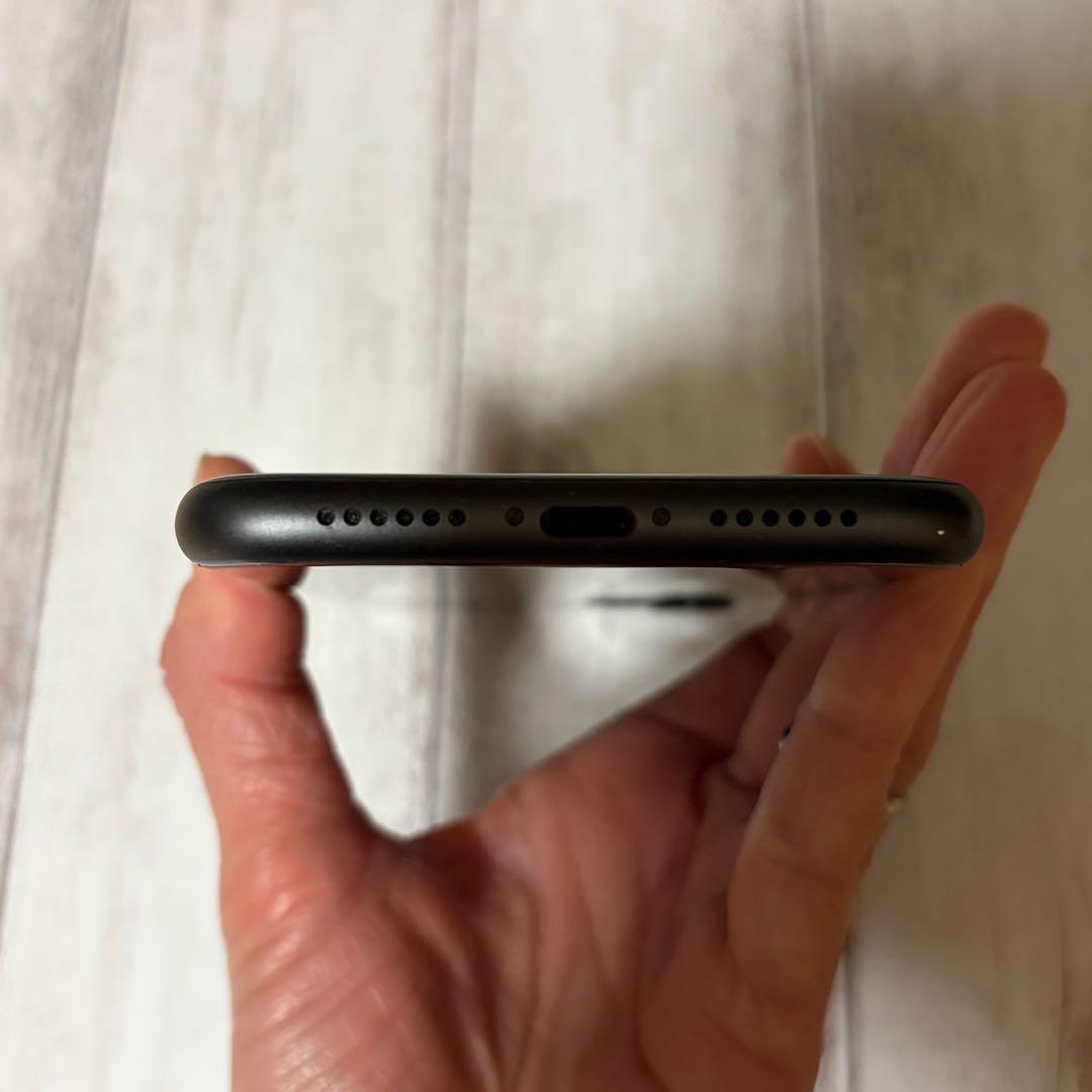 ももiPhone11 本体 64GB ブラック バッテリー残量84%