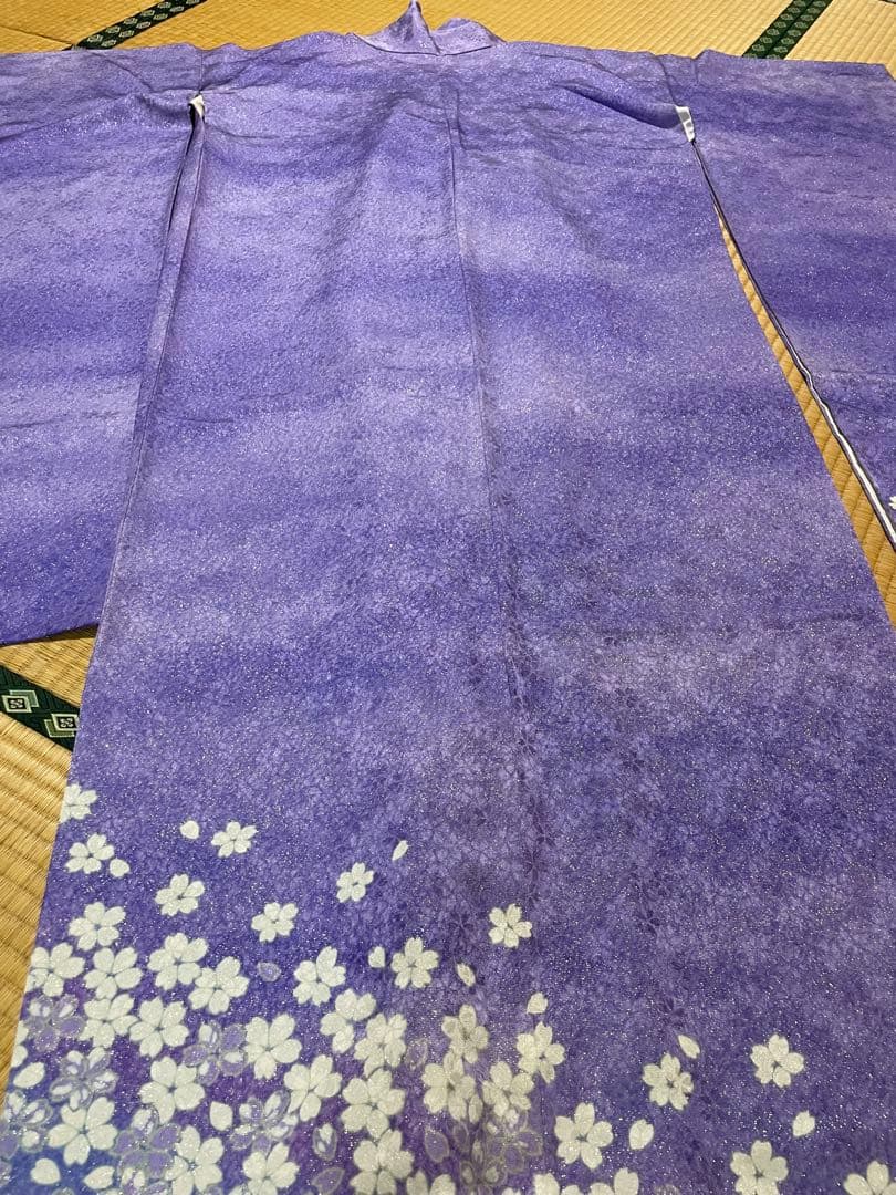 桜模様の振袖（紫）（ラベンダー）
