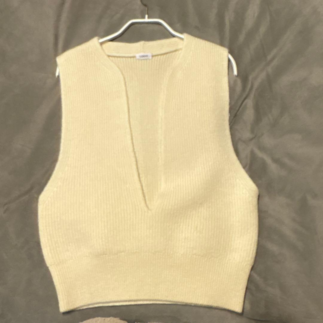 お値下❣️LOEFF スリットネック ベスト2025AW