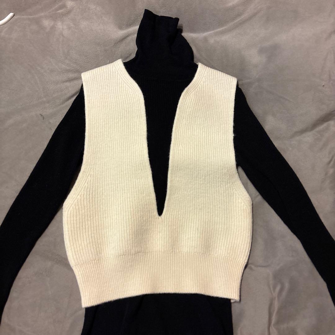 お値下❣️LOEFF スリットネック ベスト2025AW