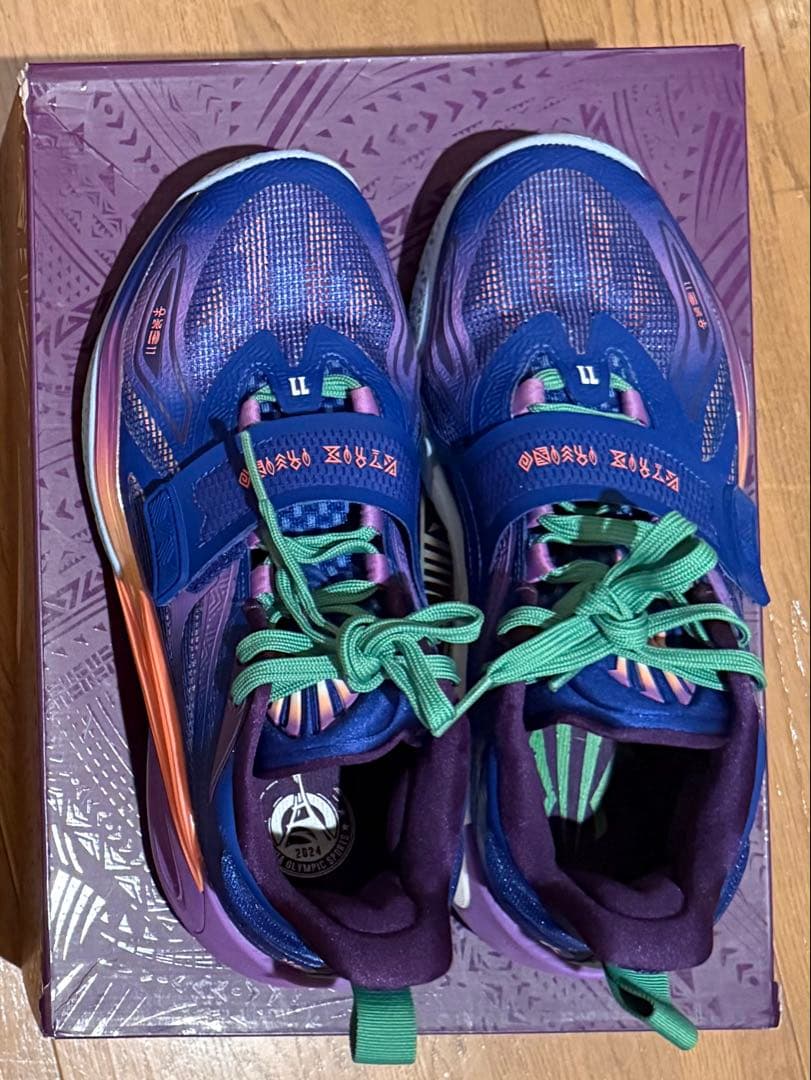 バスケットボールシューズ 紫/青/緑 ストラップ付き