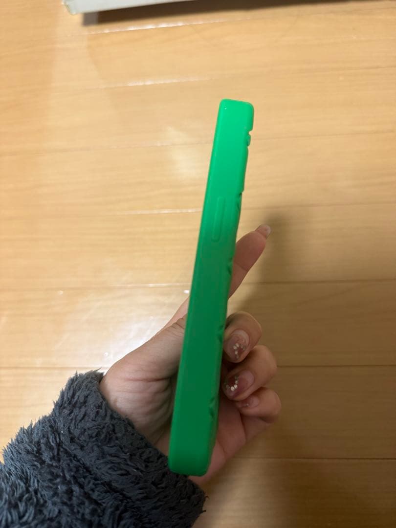 ボッテガ　シリコン iPhone13 iPhone13pro 緑　パラキート
