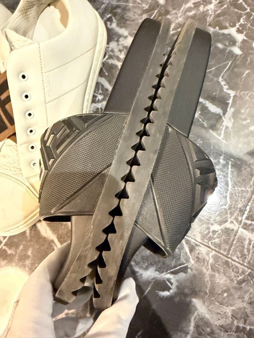 メ*3様 Fendi シャワーサンダル