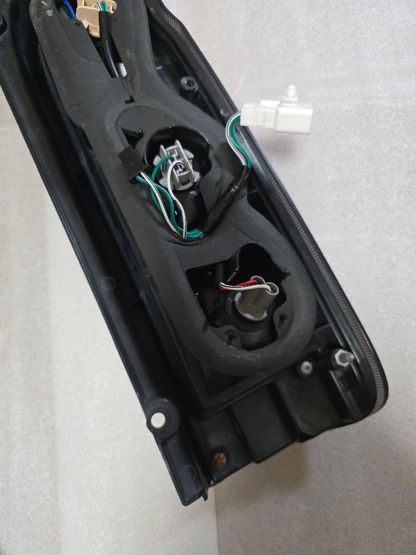 415 コブラ ハイエース 200系テールライト 左用