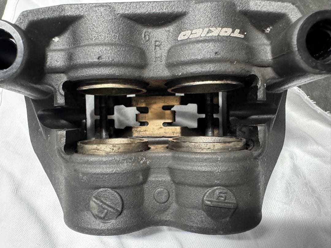 Z900RS CAFE フロント右側ブレーキキャリパー