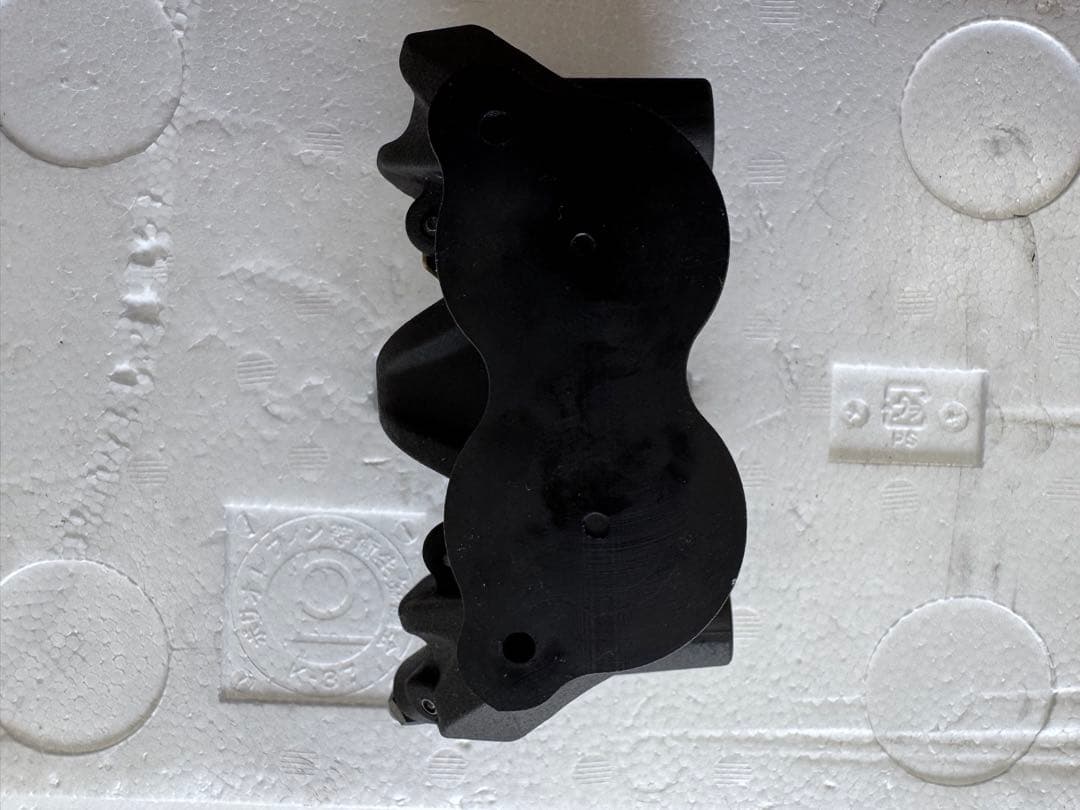 Z900RS CAFE フロント右側ブレーキキャリパー