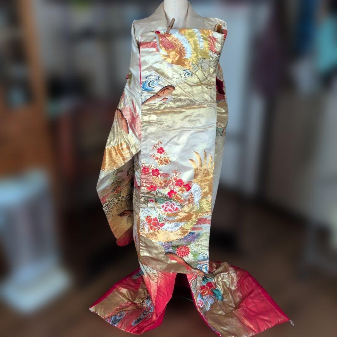 打ち掛け　裾引き　振袖　金色　舞台衣装　フキ