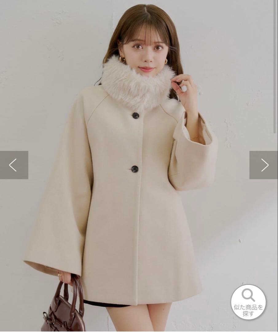 アイボリー ファー付きフレア袖コート