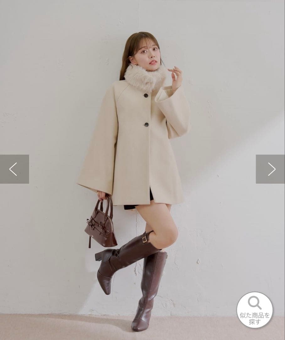 アイボリー ファー付きフレア袖コート