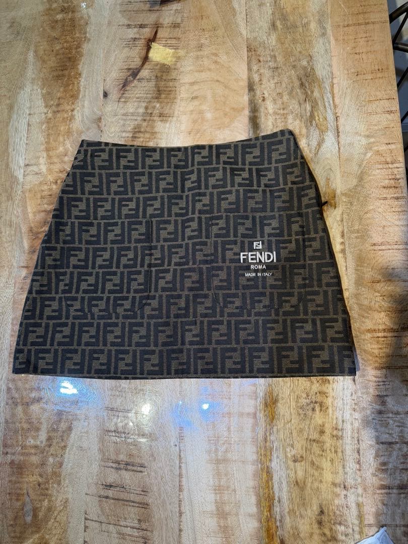 FENDI ロゴプリント ブラックミニスカート