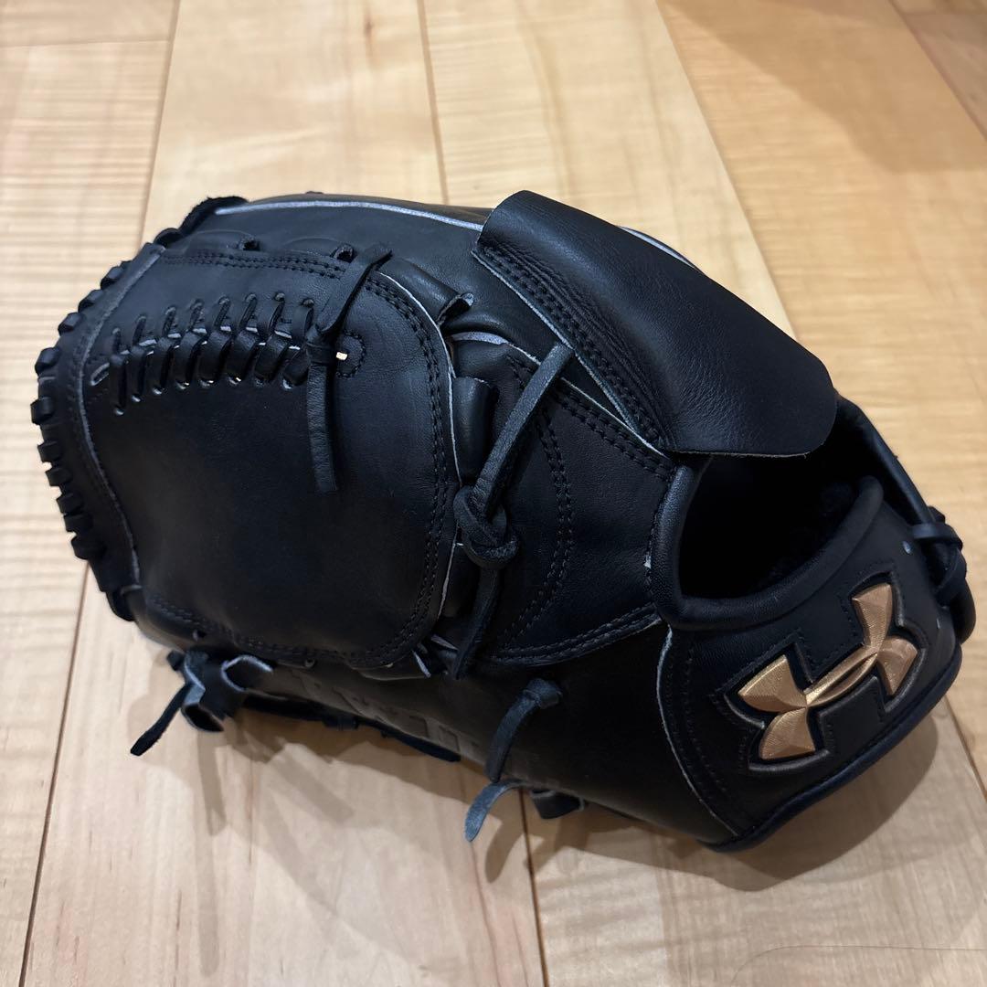 アンダーアーマー 硬式グローブ（左投手用 金子千尋モデル）