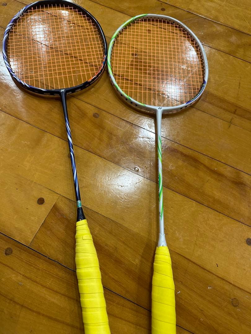 バドミントン　アストロックス100ZZ　 2本セット(ネビーとVA)