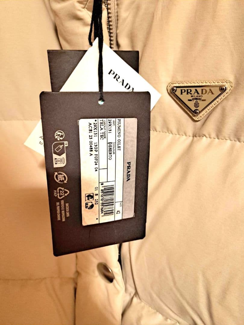 小原夕佳さま専用☆新品未着用PRADA ダウンベスト ベージュ　サイズ42XL