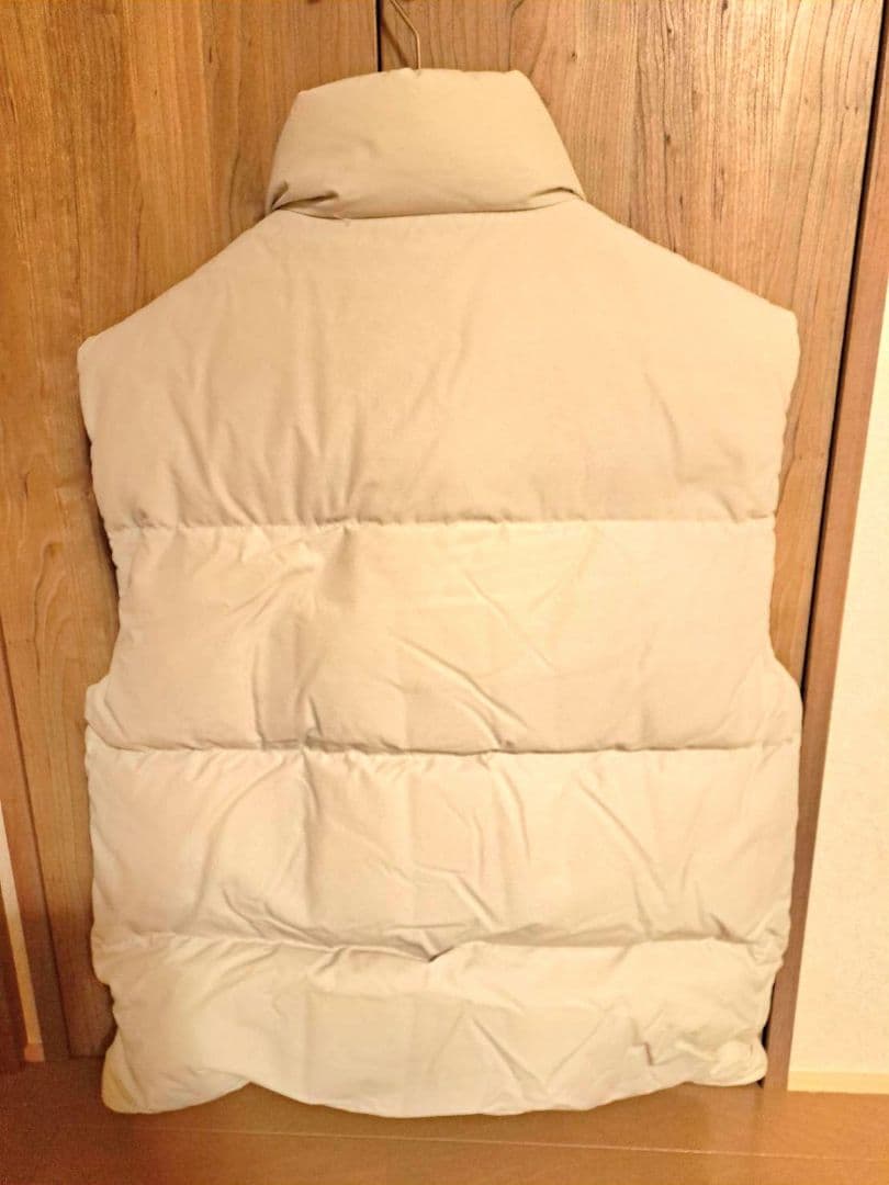 小原夕佳さま専用☆新品未着用PRADA ダウンベスト ベージュ　サイズ42XL