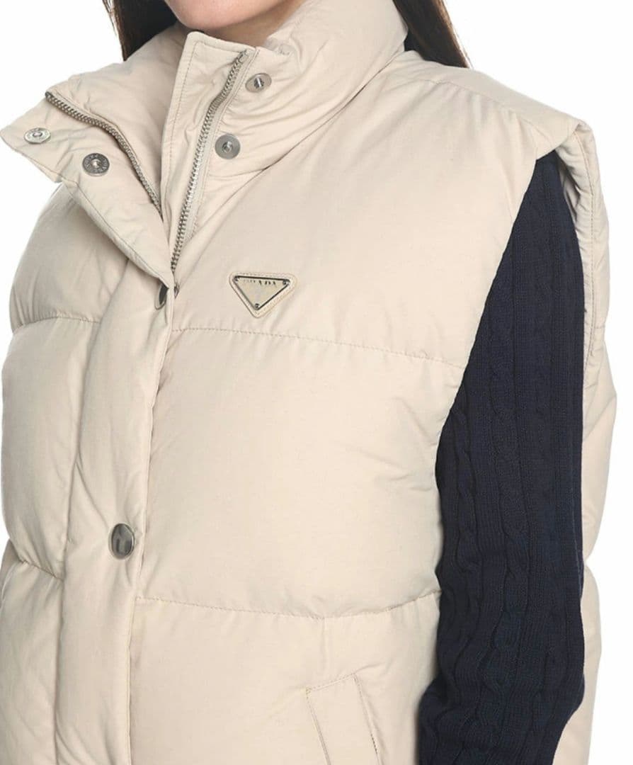 小原夕佳さま専用☆新品未着用PRADA ダウンベスト ベージュ　サイズ42XL