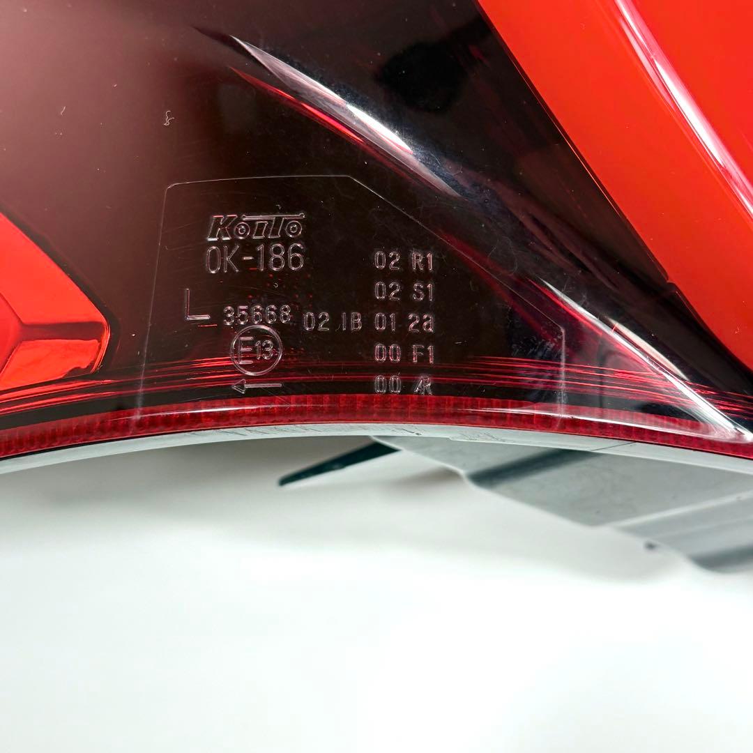 【美品】 ハイラックス 後期 純正 テールランプ 左右セット