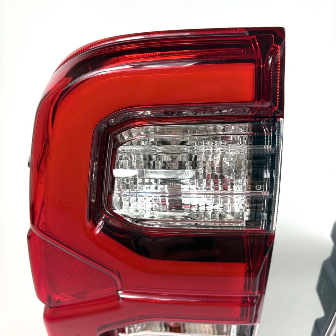 【美品】 ハイラックス 後期 純正 テールランプ 左右セット