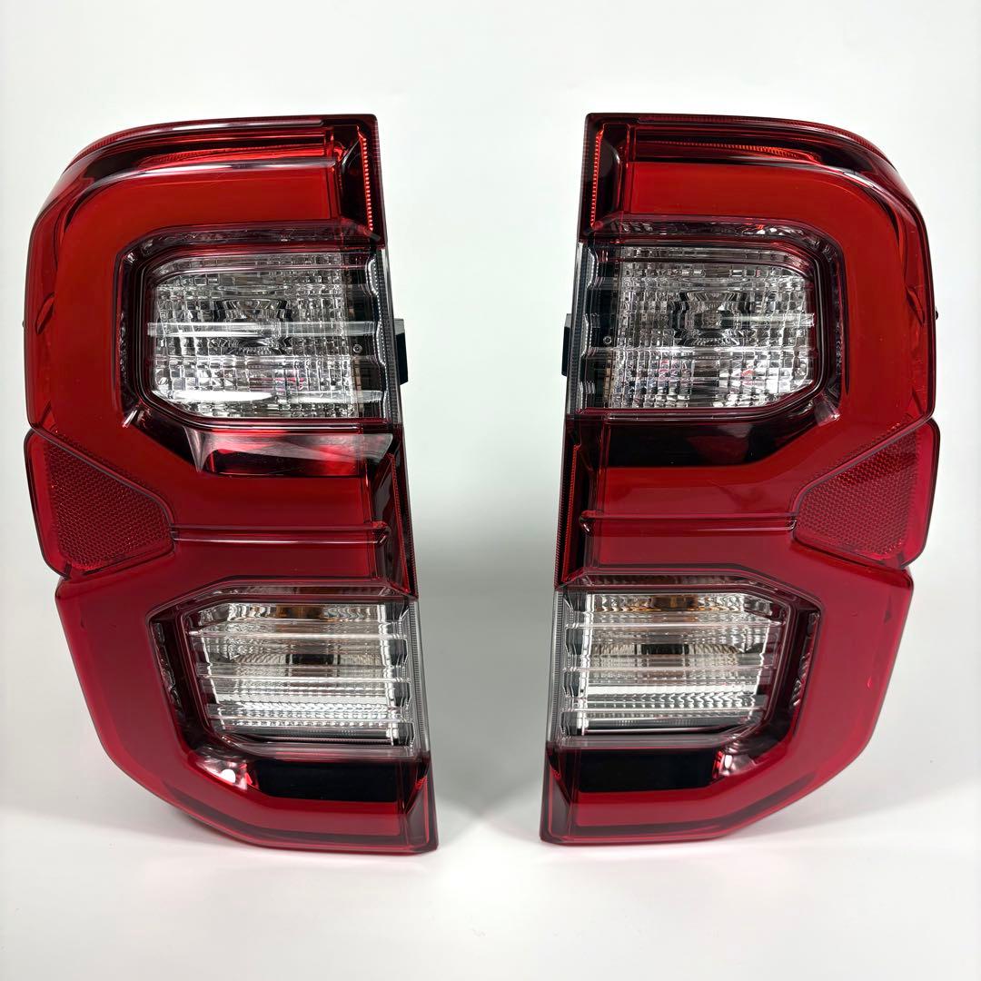 【美品】 ハイラックス 後期 純正 テールランプ 左右セット