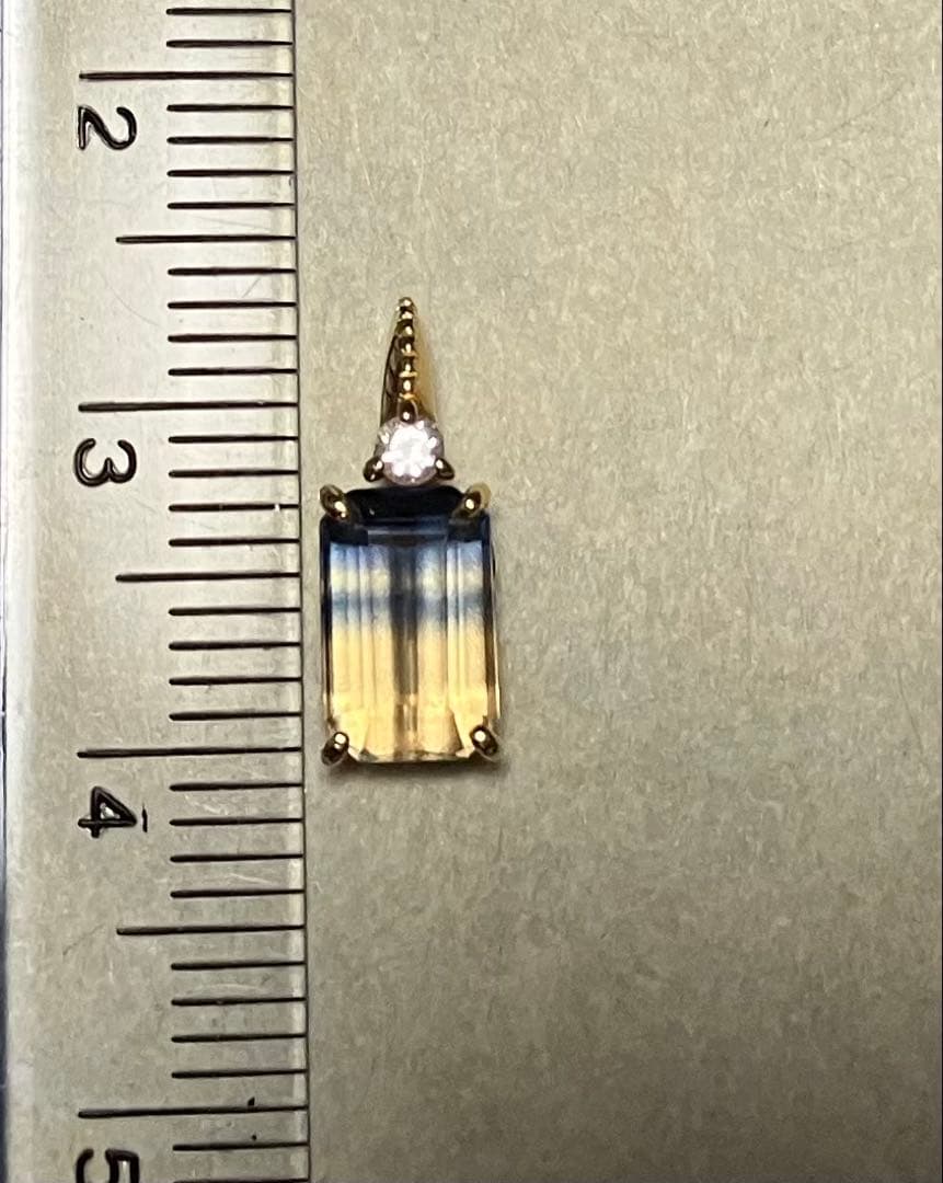 バイカラーサファイア　ペンダントトップ　オーダーハンドメイド
