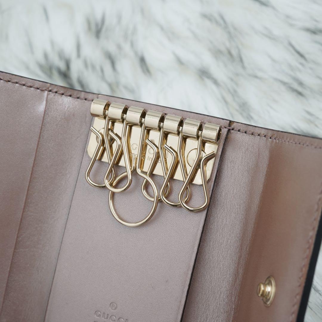 極美品　箱付き　GUCCI グッチ　キーケース　マーモント　ブラック×ピンク