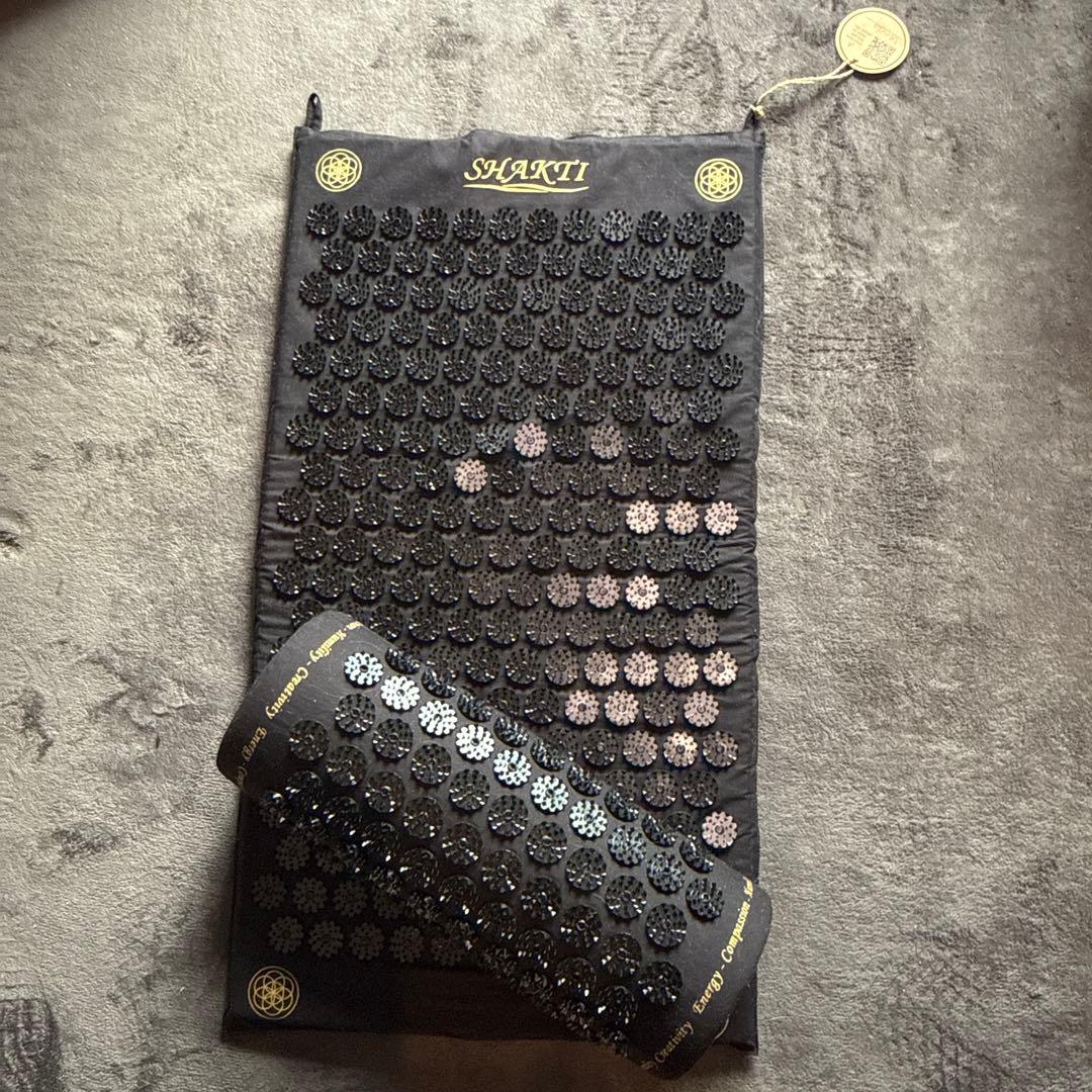 か*こ様 【未使用に近い】シャクティマット　ブラック　ピロー付き