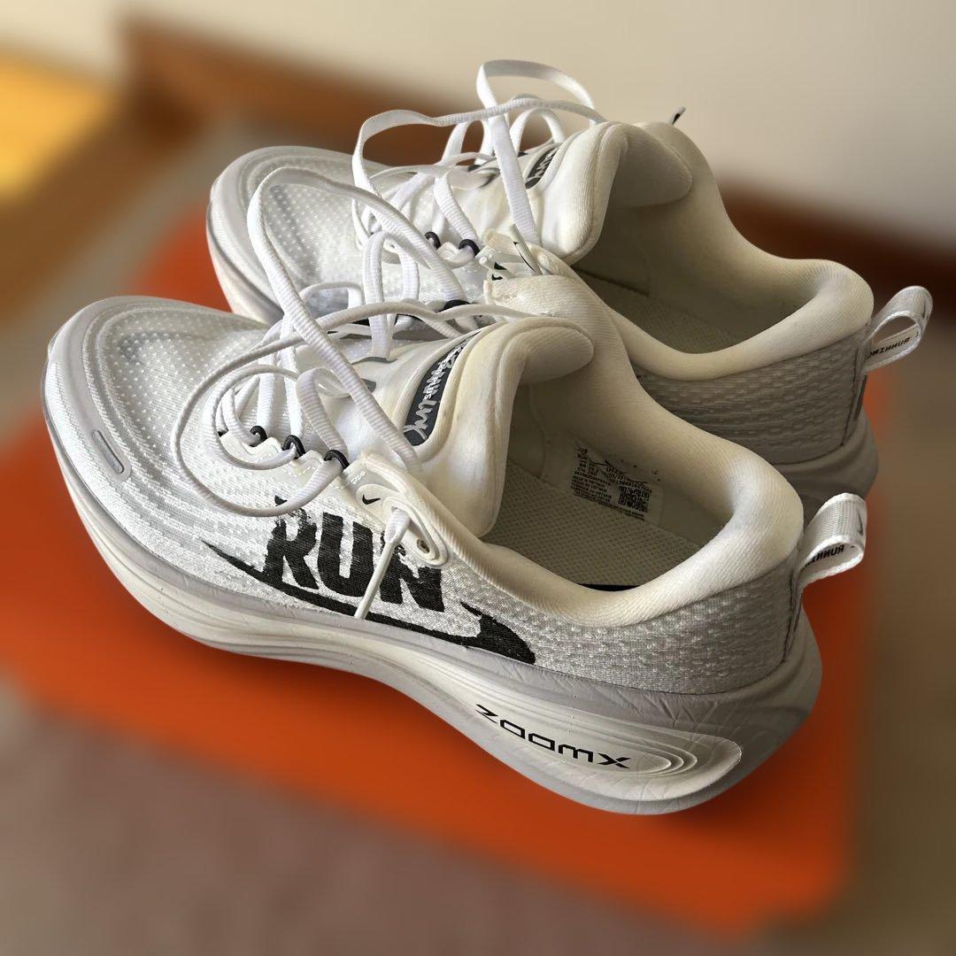 ナイキ　ボメロプラス