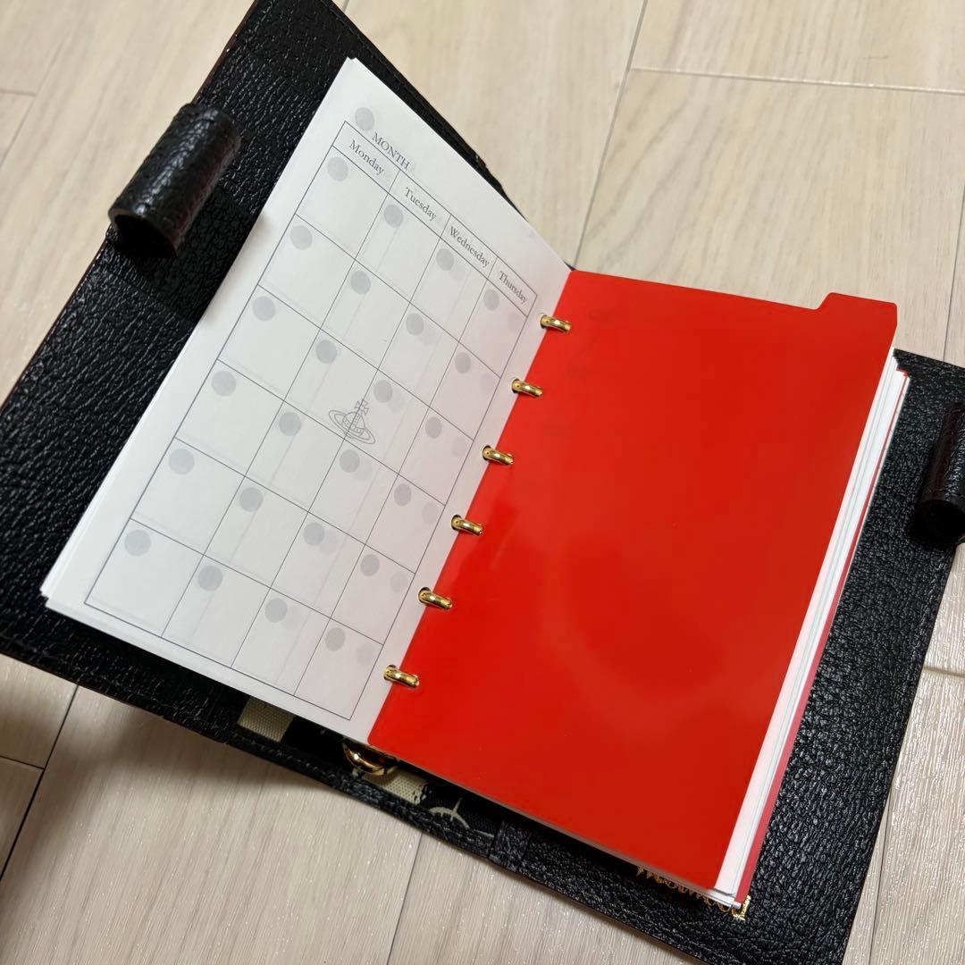 ヴィヴィアンウエストウッド EXECUTIVE オーブ 手帳カバー ブラック 金