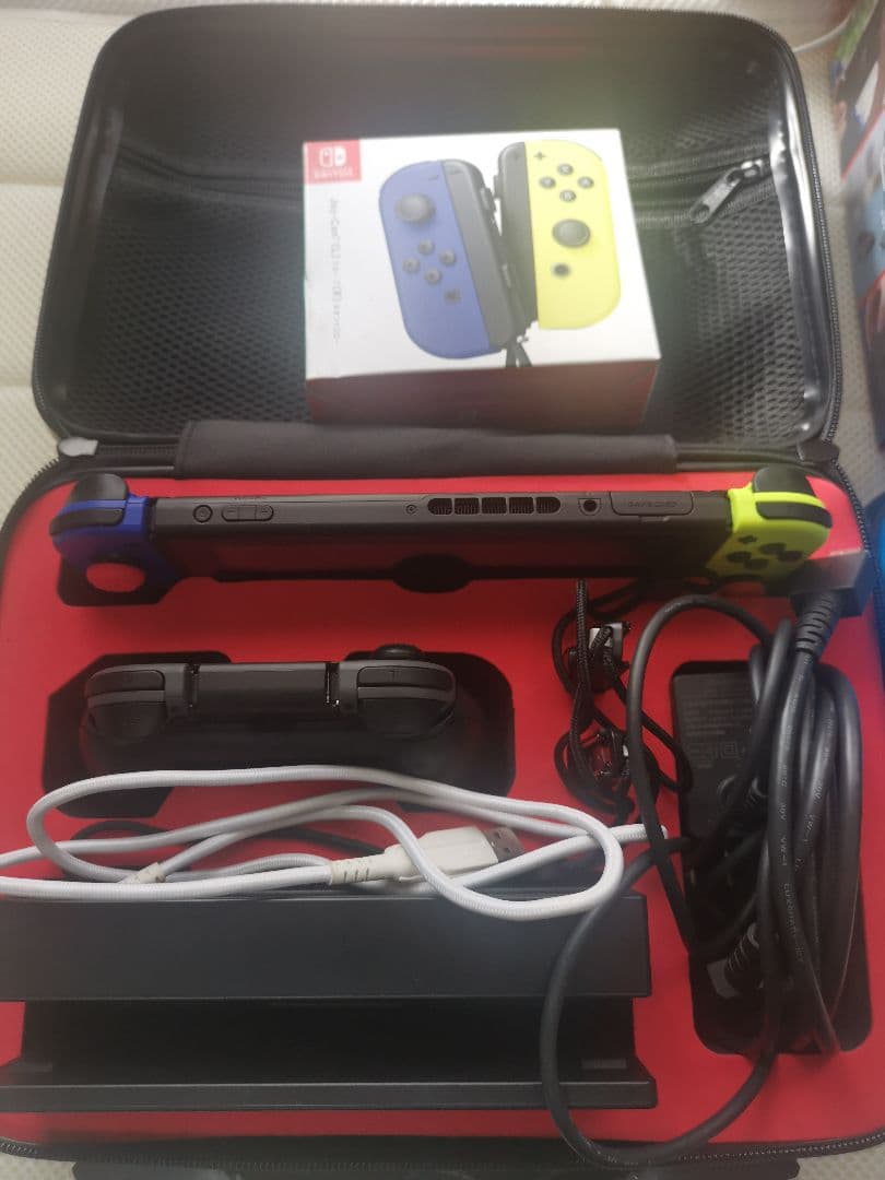 使用20回程　Switch本体　プロコン1個　コントローラ合計3個　カセット3個