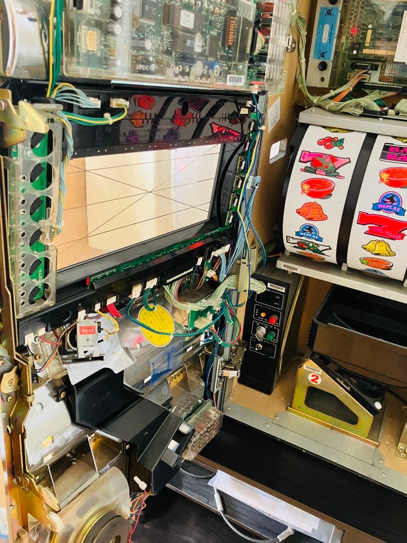 山佐 ４号機キングパルサー 赤パネル 実機 メダル500枚付き 家庭用電源