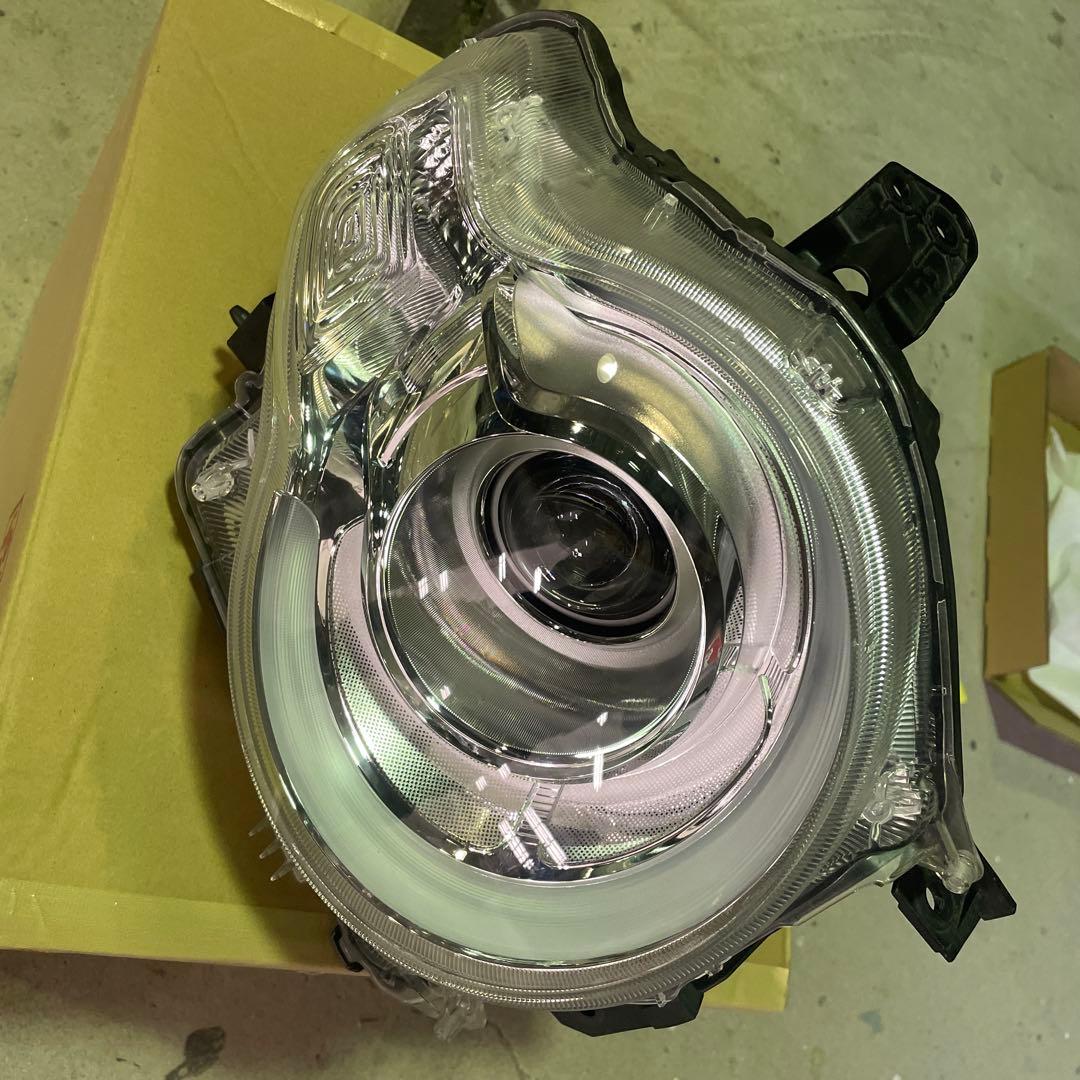 クロスビー　MN71S 右純正LEDヘッドライト　35120-76R61