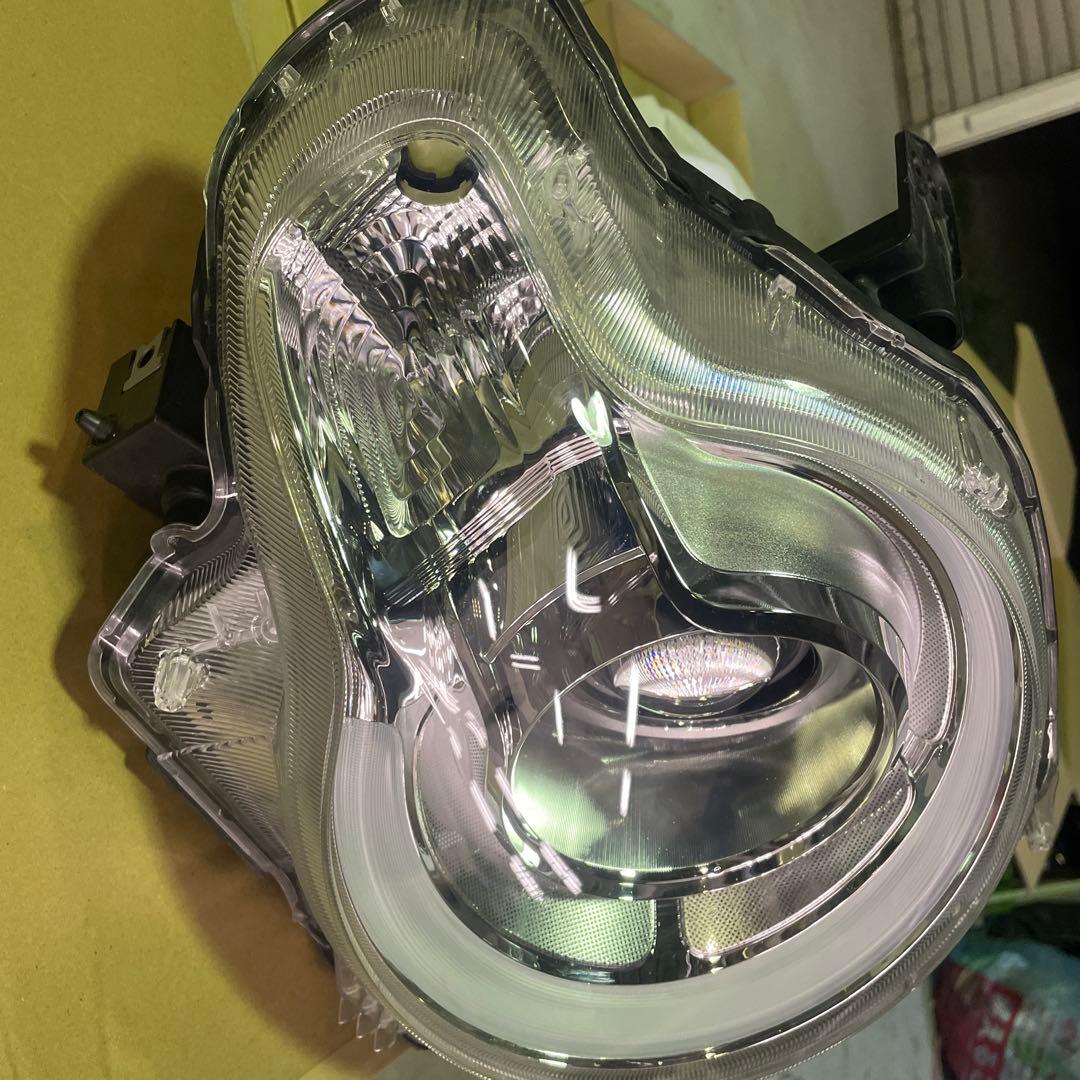 クロスビー　MN71S 右純正LEDヘッドライト　35120-76R61