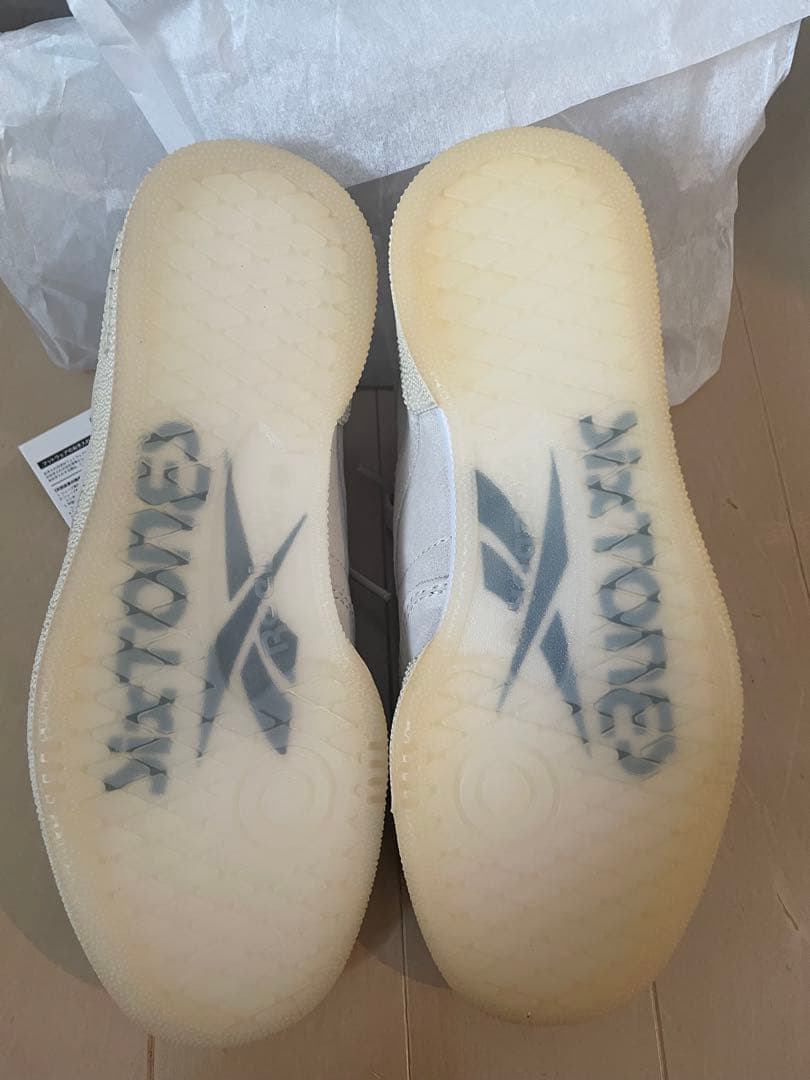 【SixTONES ×リーボック】22.5cm コラボスニーカー　オフホワイト