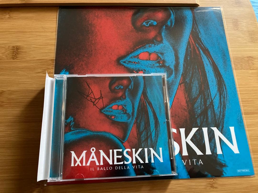 レア　ダミアーノ直筆サインメガジャケットCD　マネスキン　maneskin CD