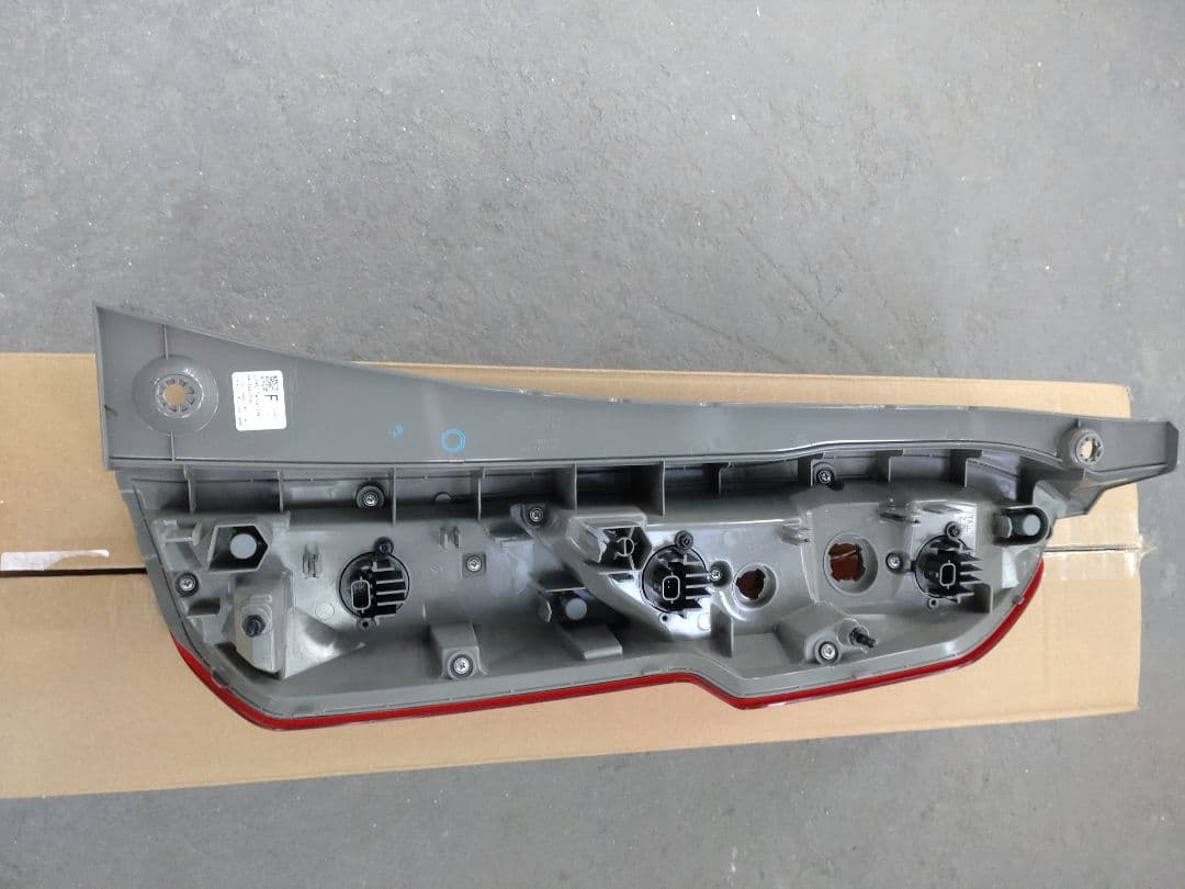 N-BOX左側テールランプ