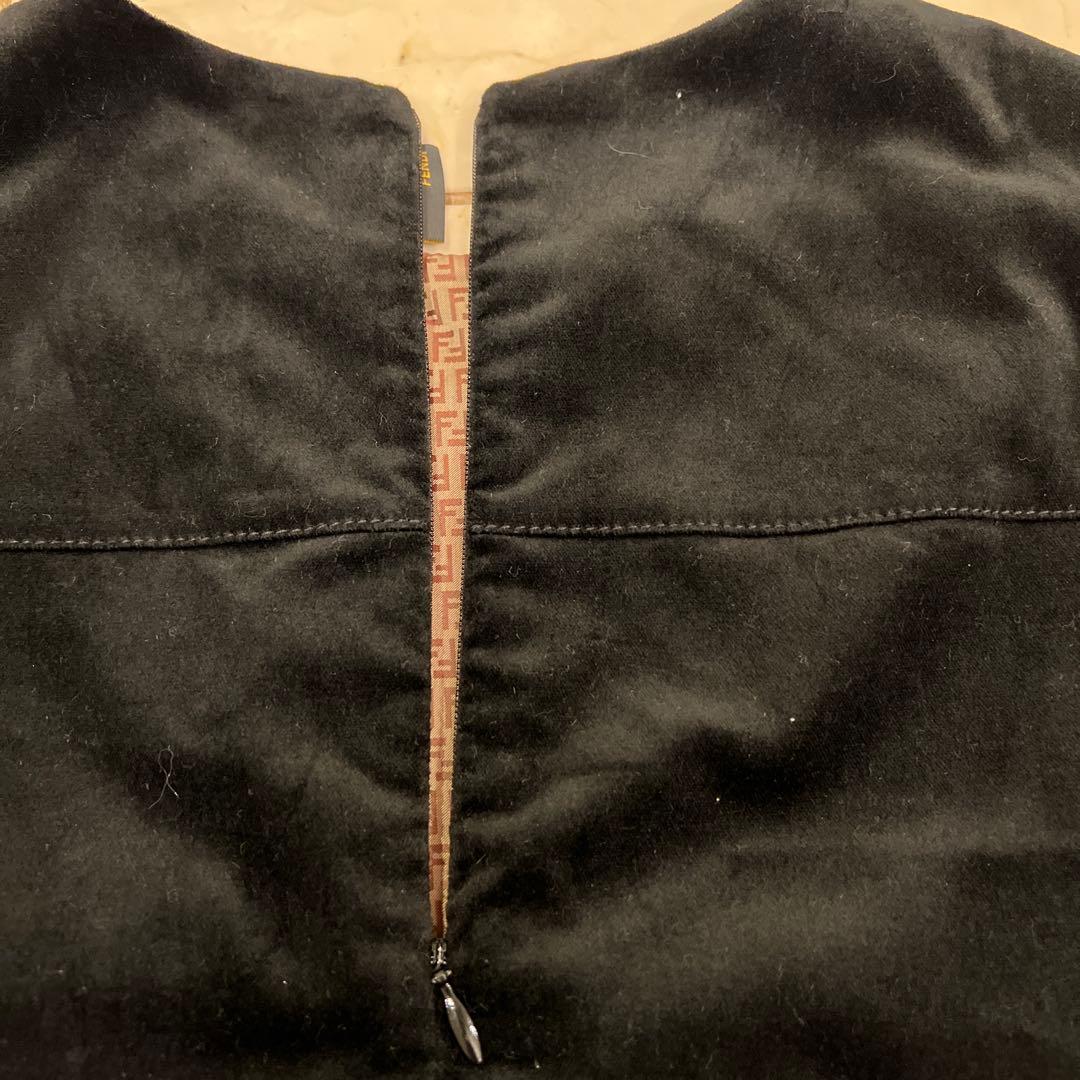 黒のノースリーブワンピース