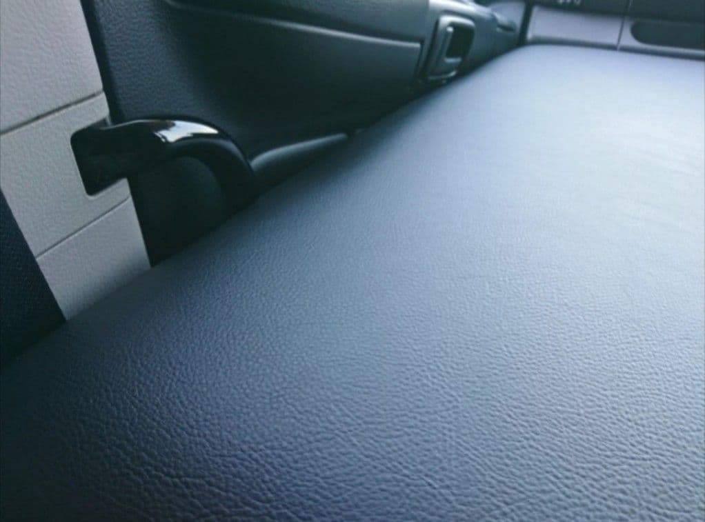 【新品】グランドプロフィア★フラット助手席 ブラックレザー★支柱付属 在庫1