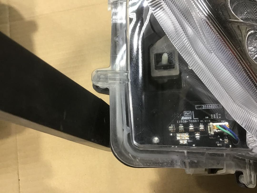 50 プリウス　フォグ　純正