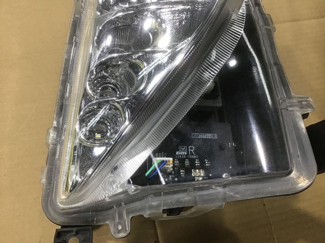 50 プリウス　フォグ　純正