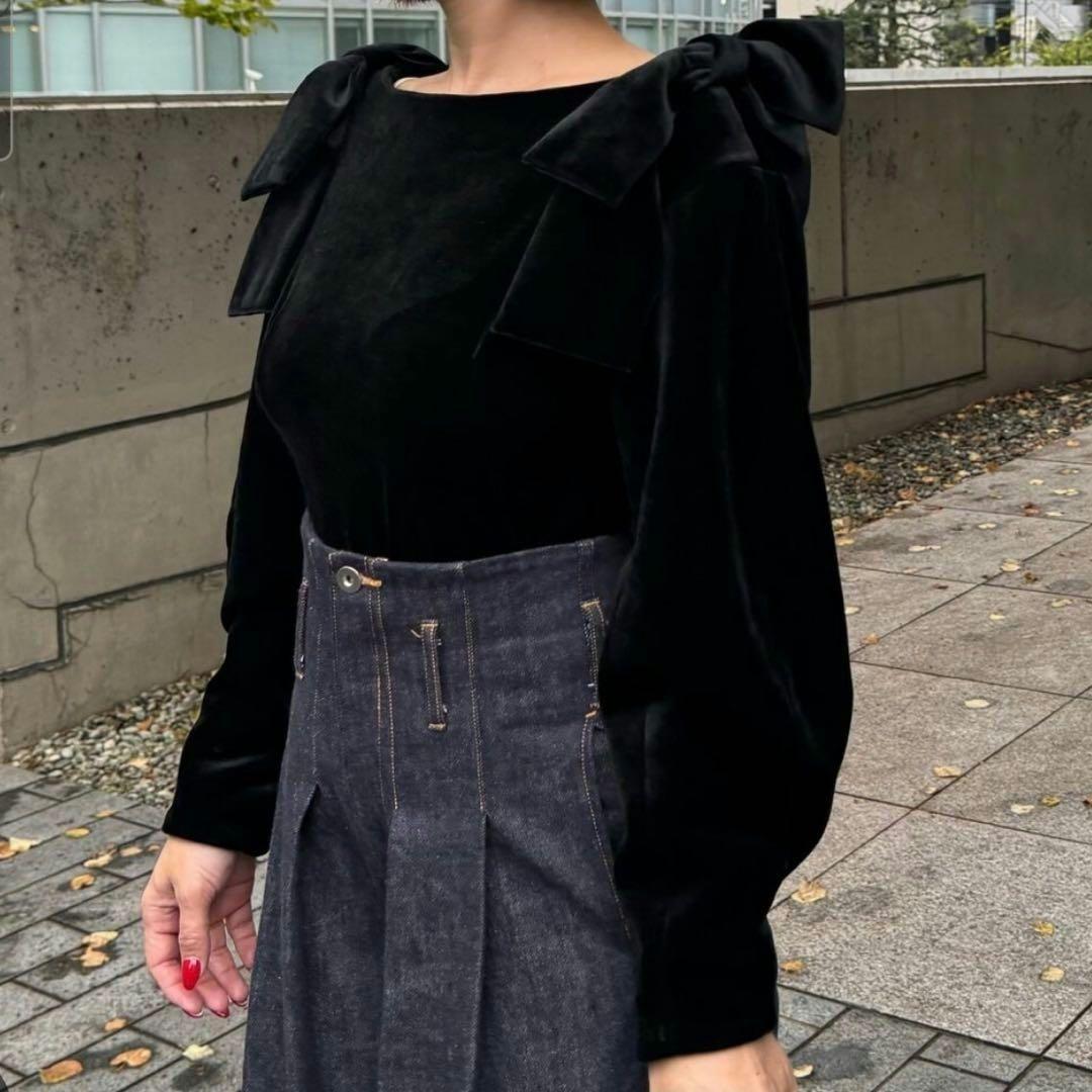 cygne リボンショルダーベロアトップス
